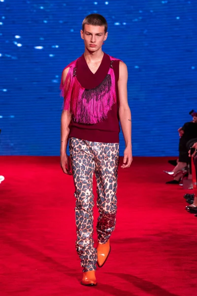 Look 48